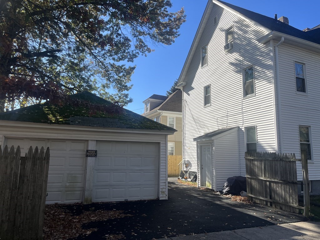 63 Beaumont Street Springfield, MA 01108 - Photo 3 of 9 Gallery Image 3