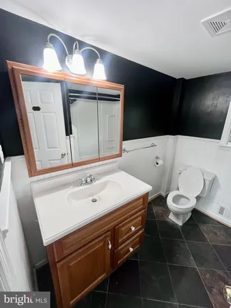 $2,400 | 735 Newportville Road, Croydon, PA 19021