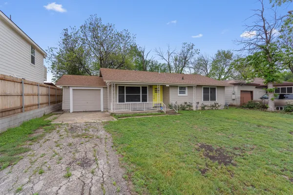 $1,650 | 1908 West 2nd Street, Taylor, TX 76574