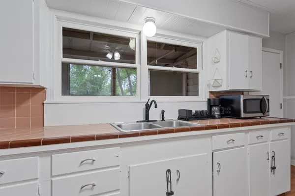 $1,650 | 1908 West 2nd Street, Taylor, TX 76574