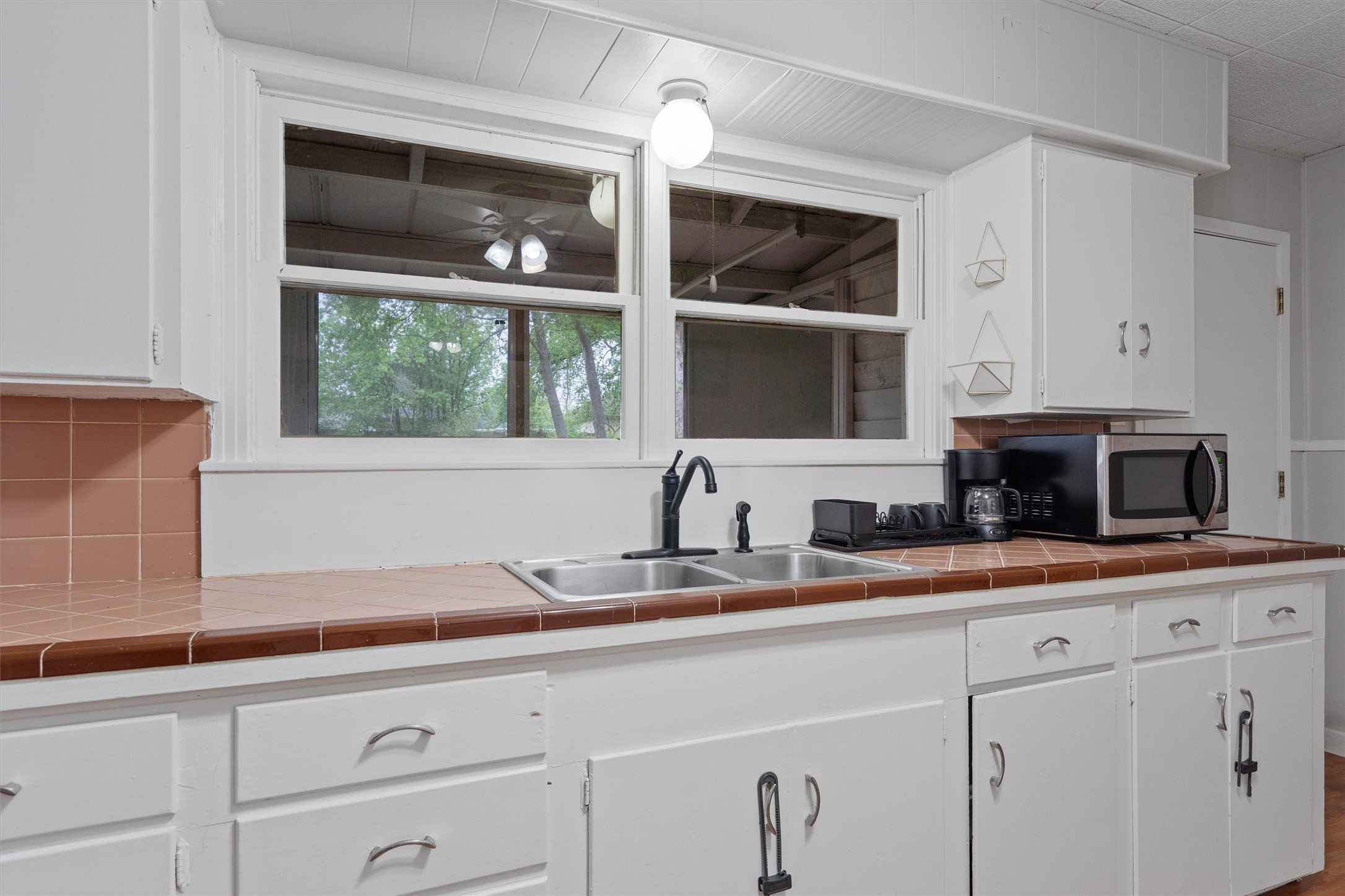 1908 West 2nd Street Taylor, TX 76574 - Photo 12 of 27