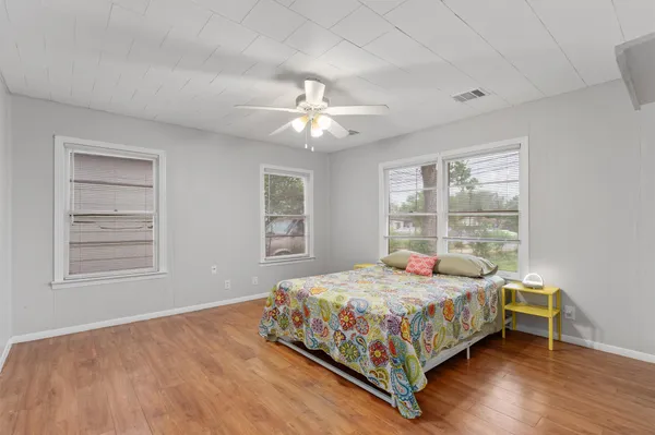 $1,650 | 1908 West 2nd Street, Taylor, TX 76574