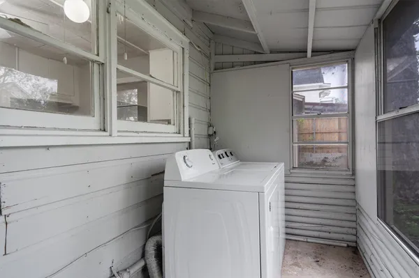 $1,650 | 1908 West 2nd Street, Taylor, TX 76574