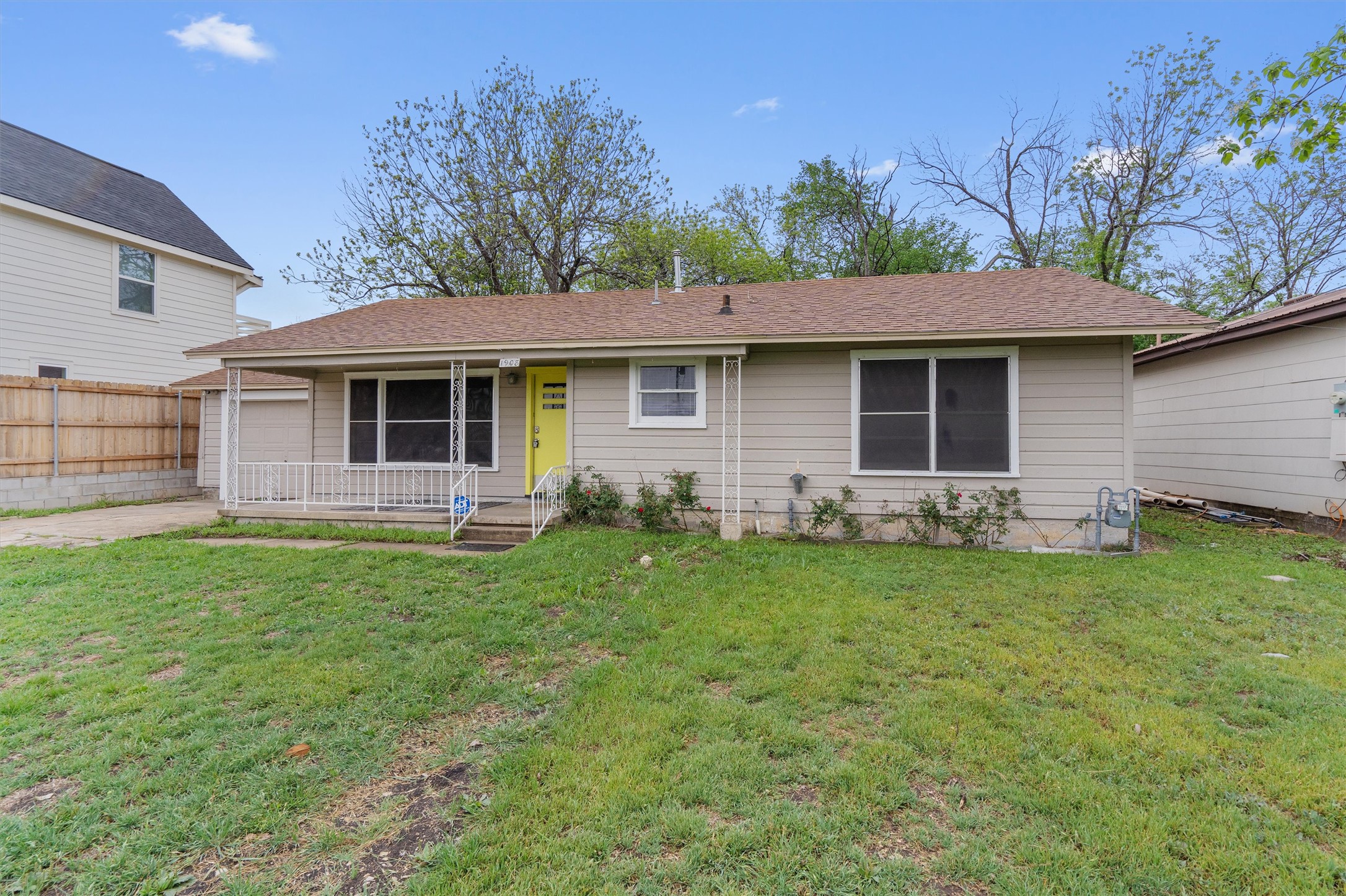 1908 West 2nd Street Taylor, TX 76574 - Photo 4 of 27
