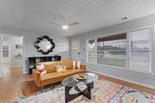 $1,650 | 1908 West 2nd Street, Taylor, TX 76574