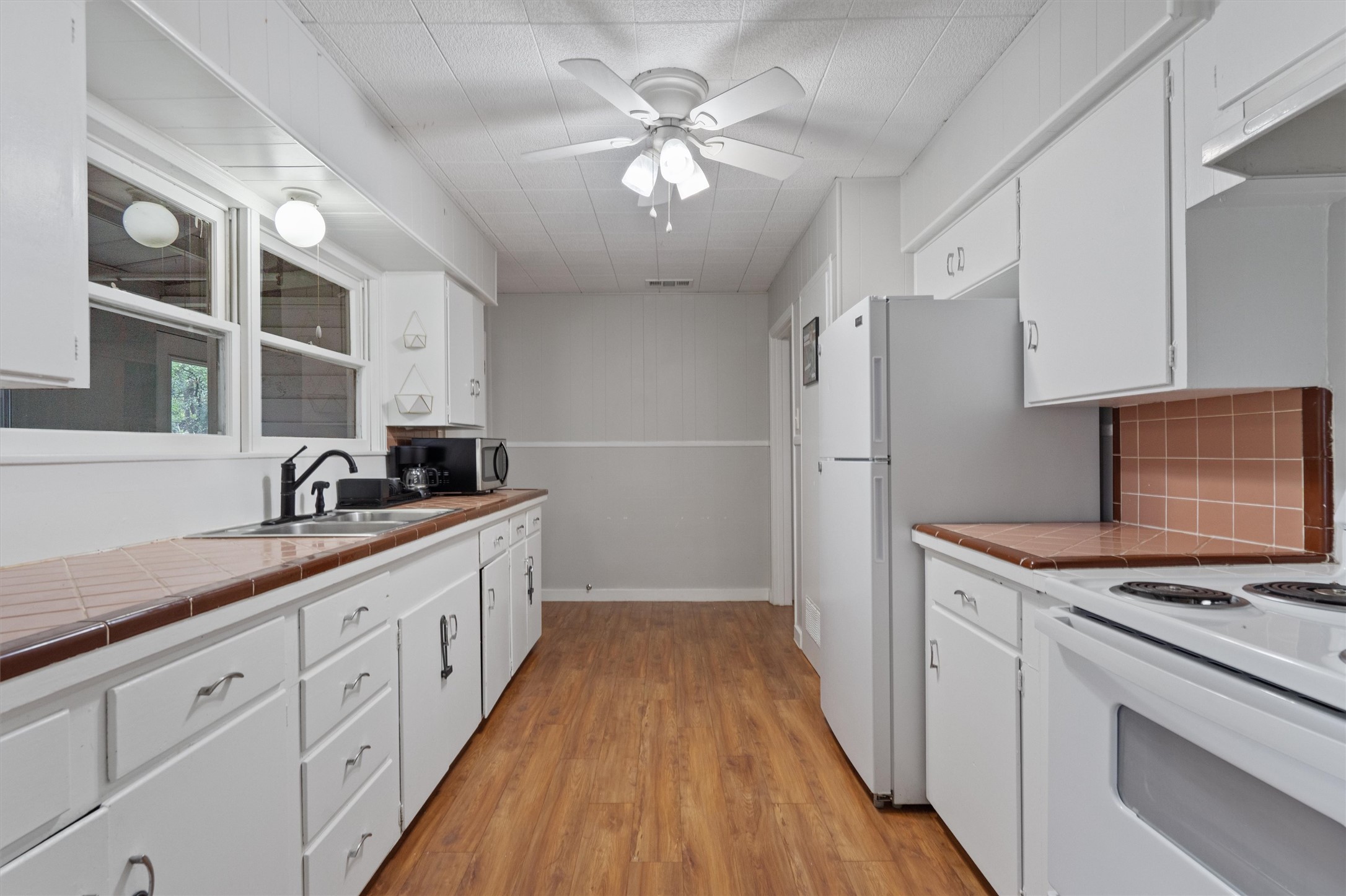 1908 West 2nd Street Taylor, TX 76574 - Photo 10 of 27