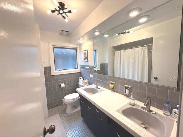 $3,000 | 556 Barton Avenue, Unit 1, Evanston, IL 60202