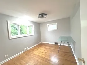 $3,000 | 556 Barton Avenue, Unit 1, Evanston, IL 60202