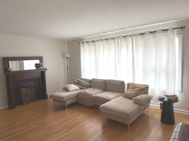 $3,000 | 556 Barton Avenue, Unit 1, Evanston, IL 60202