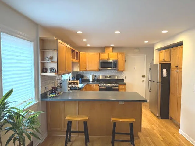 $3,000 | 556 Barton Avenue, Unit 1, Evanston, IL 60202