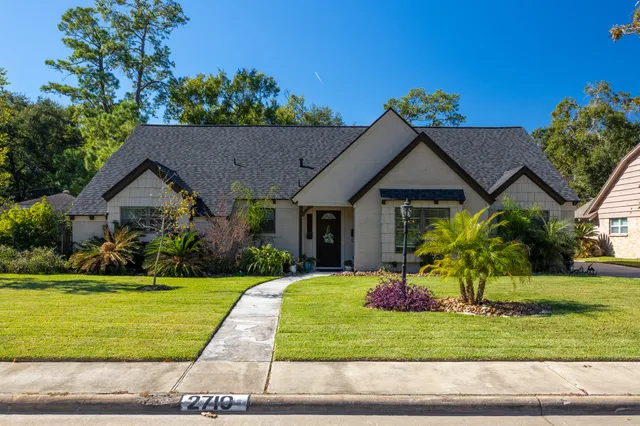 $2,500 | 2710 Colonial Drive, Dickinson, TX 77539