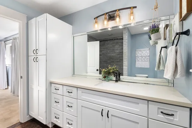 $2,500 | 2710 Colonial Drive, Dickinson, TX 77539