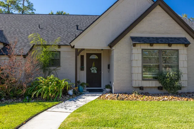 $2,500 | 2710 Colonial Drive, Dickinson, TX 77539