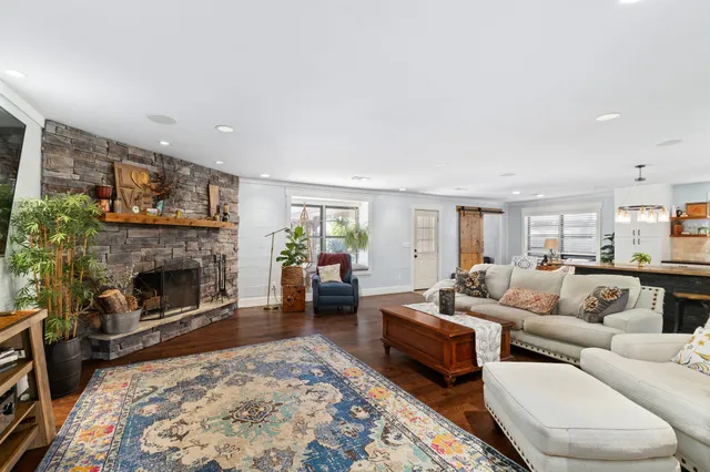 $2,500 | 2710 Colonial Drive, Dickinson, TX 77539