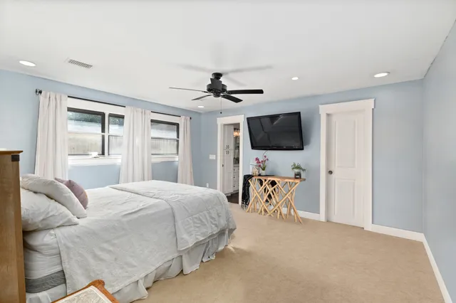 $2,500 | 2710 Colonial Drive, Dickinson, TX 77539