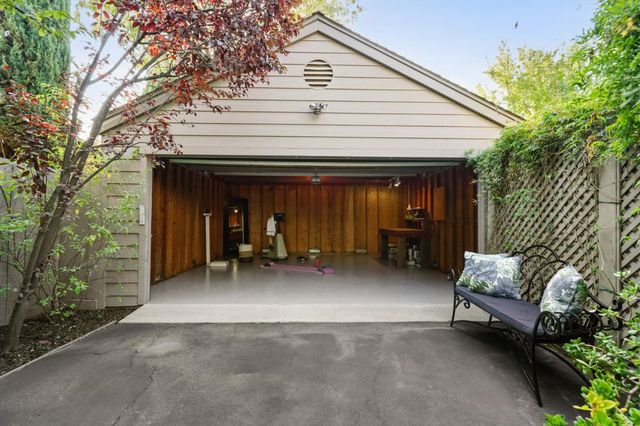 $3,050,000 | 2033 Oakley Avenue, Menlo Park, CA 94025