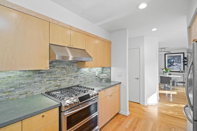 $3,050,000 | 2033 Oakley Avenue, Menlo Park, CA 94025