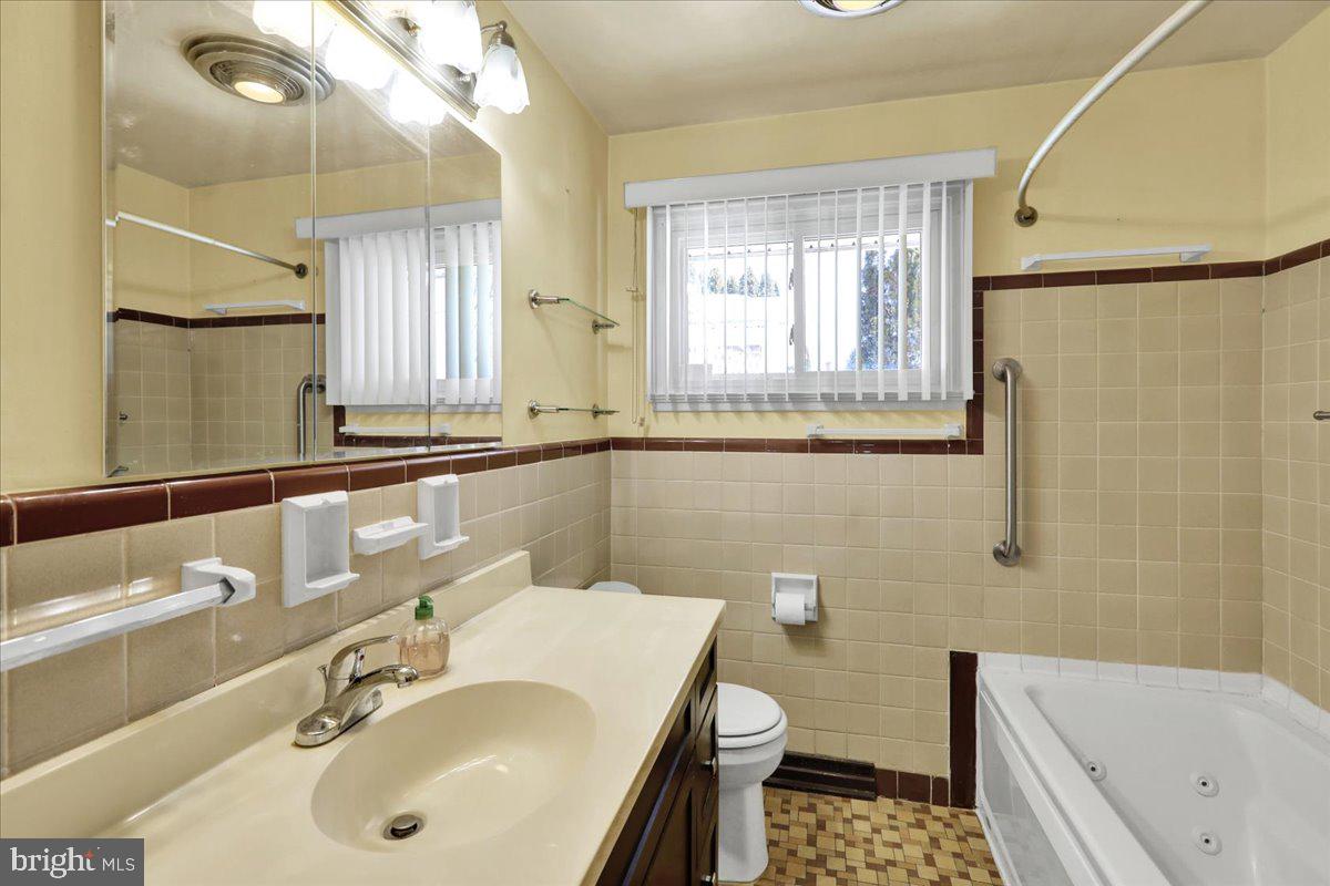 629 Lawrence Avenue Reading, PA 19609 - Photo 11 of 39 a bathroom with a sink a toilet and tub