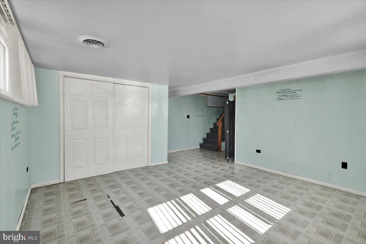 629 Lawrence Avenue Reading, PA 19609 - Photo 20 of 39 a view of entryway
