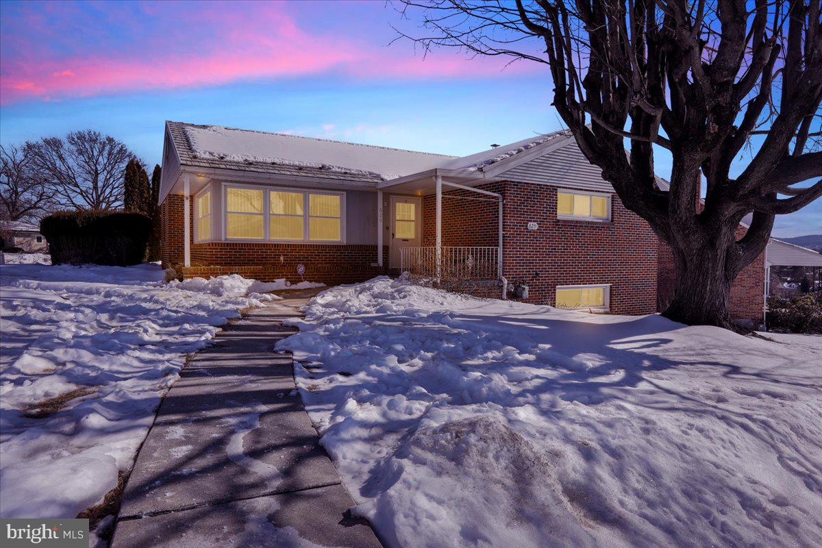 629 Lawrence Avenue Reading, PA 19609 - Photo 2 of 39 a front view of a house with a yard