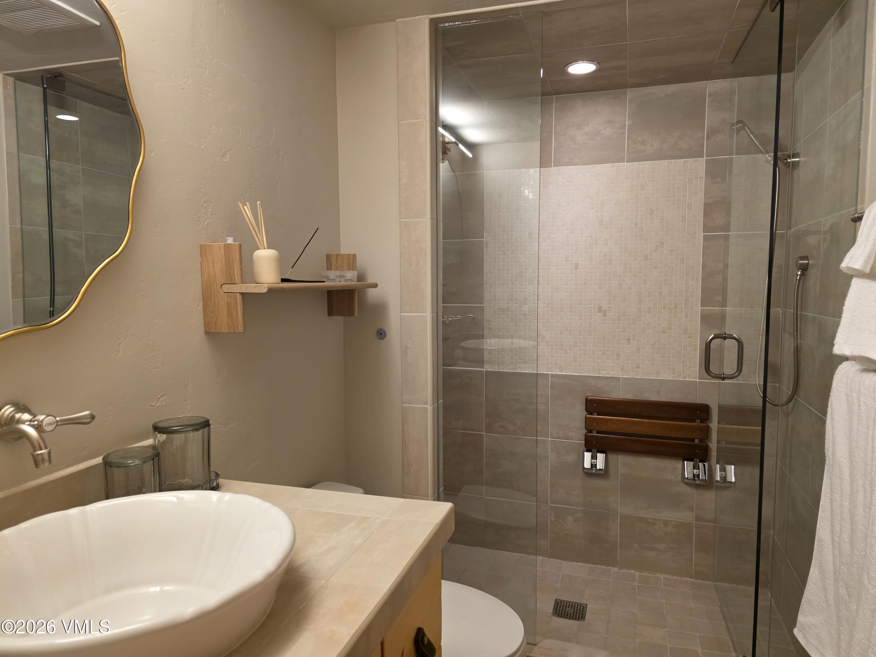 120 Willow Bridge Road, Unit 3G Vail, CO 81657 - Photo 16 of 21 Master En-suite full bathroom