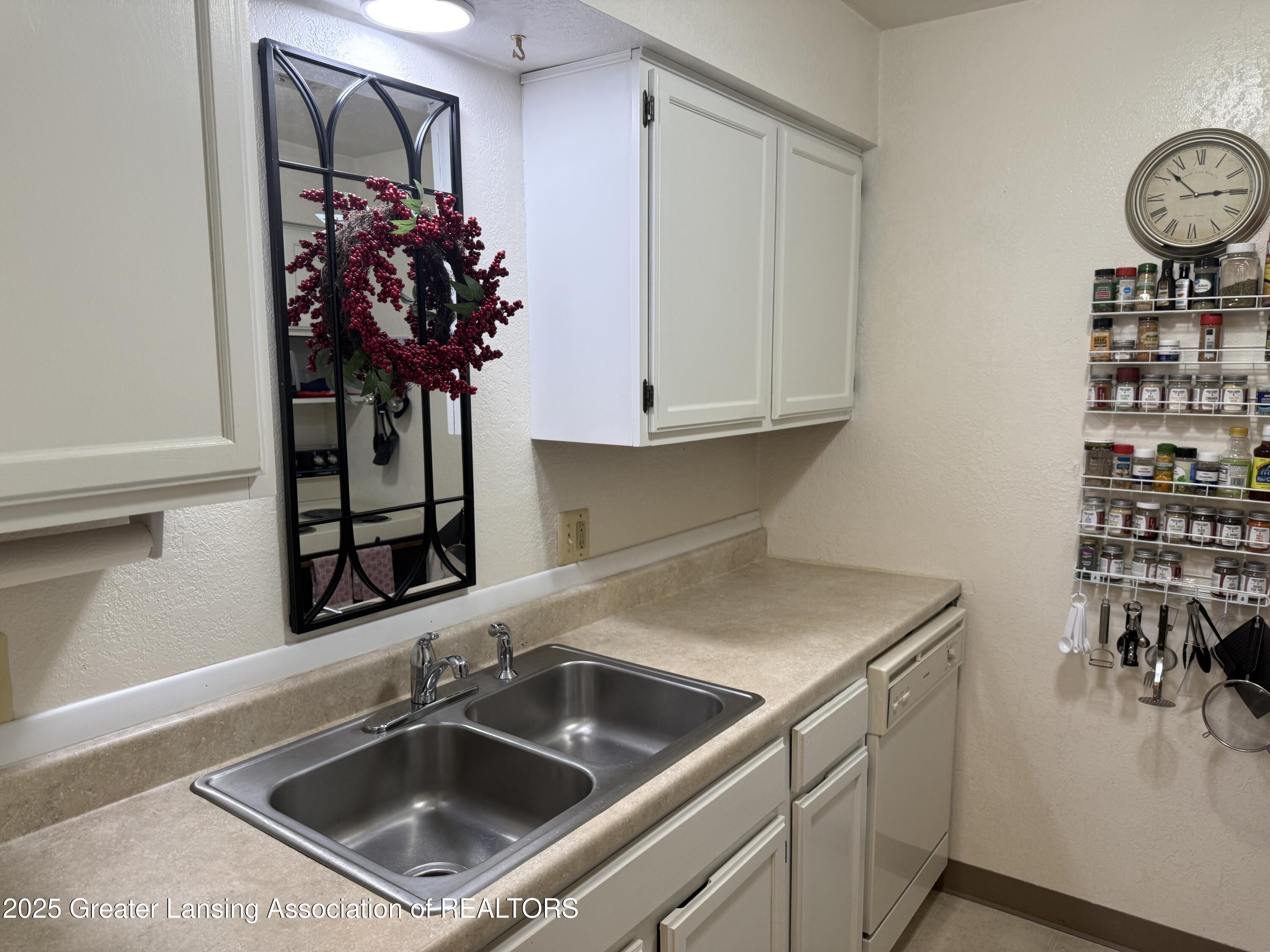 1715 Maple Ridge Road, Unit 2 Haslett, MI 48840 - Photo 12 of 22 IMG_2653