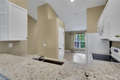$374,900 | 3555 Avion Woods Court, Unit 501, Naples, FL 34104