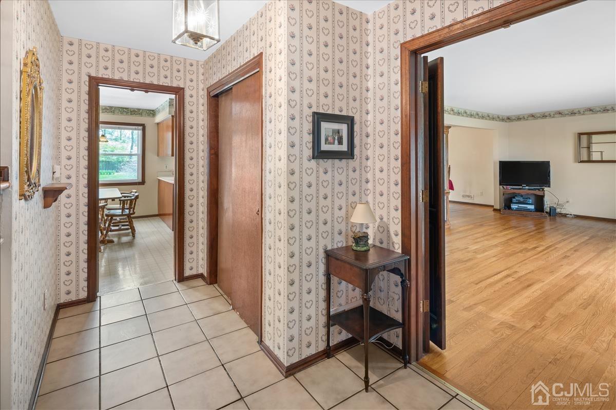 16 Alexander Road East Brunswick, NJ 08816 - Photo 5 of 31 Gallery Image 5