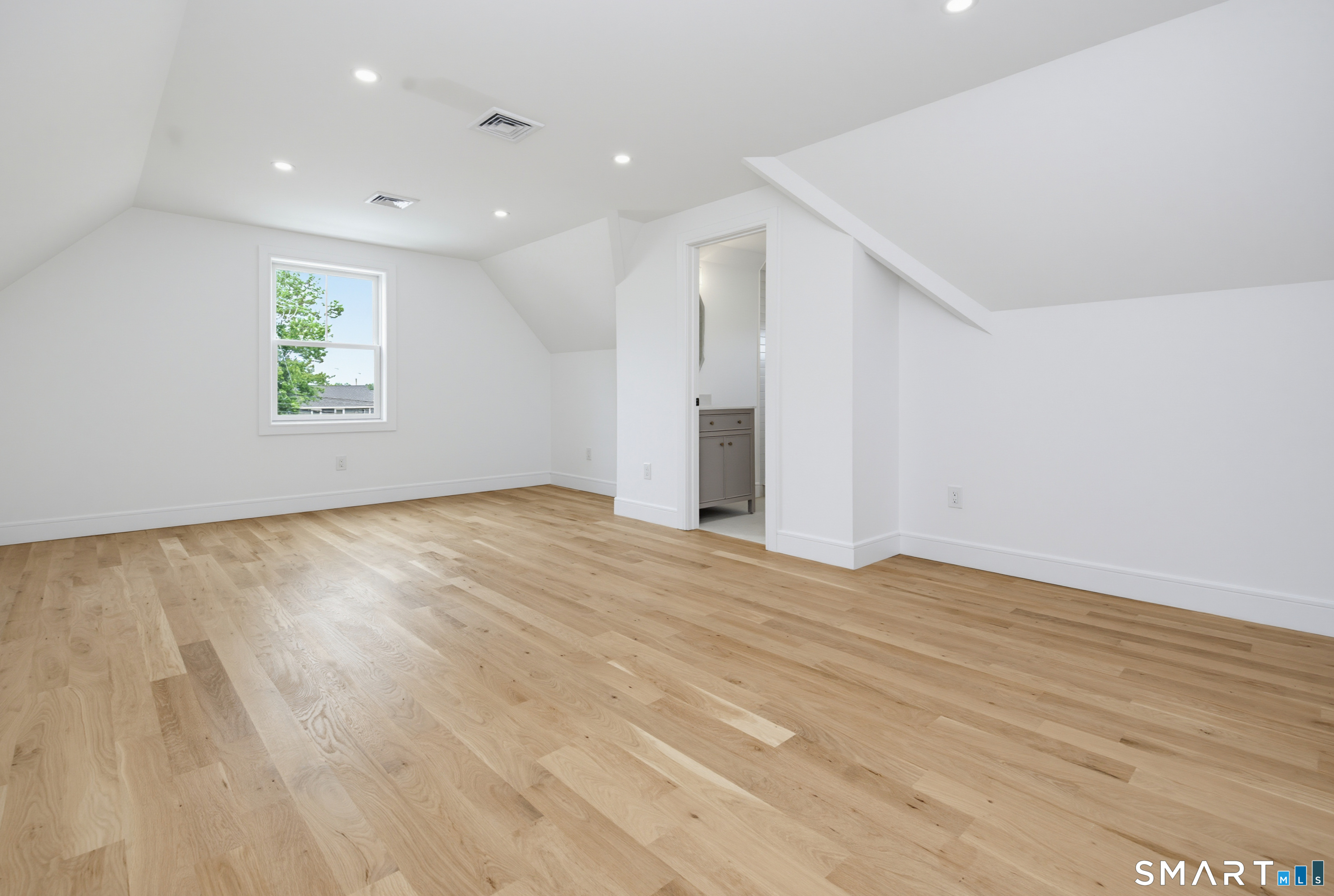 694 Jennings Road Fairfield, CT 06824 - Photo 35 of 39