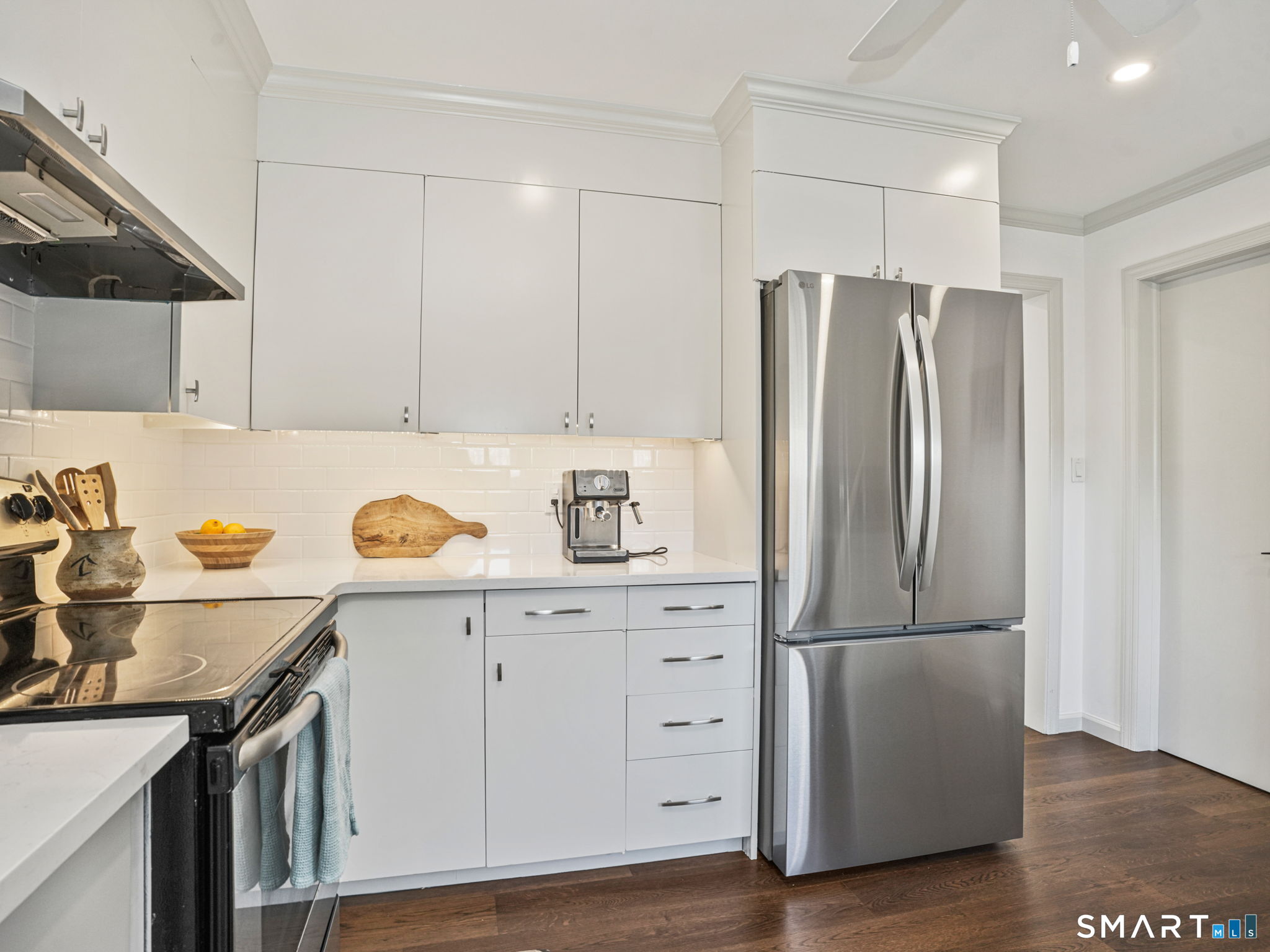 91 Clovelly Road Stamford, CT 06902 - Photo 13 of 39