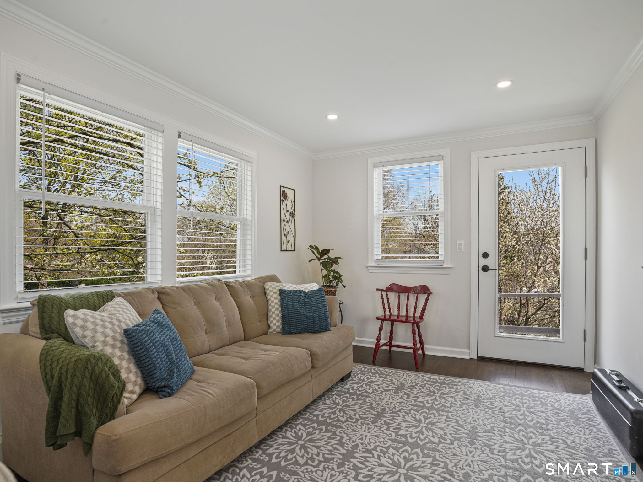 91 Clovelly Road Stamford, CT 06902 - Photo 15 of 39