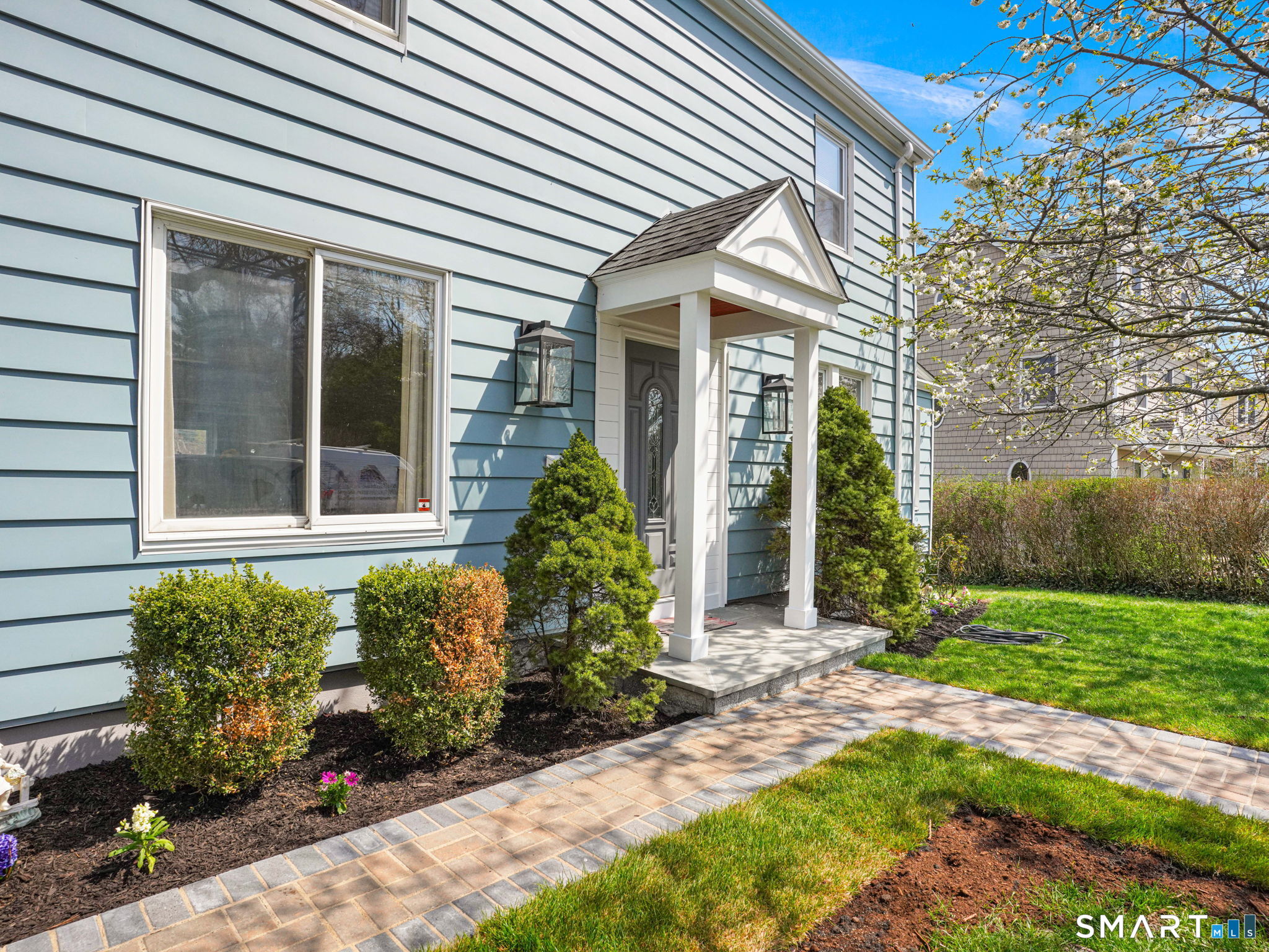 91 Clovelly Road Stamford, CT 06902 - Photo 3 of 39