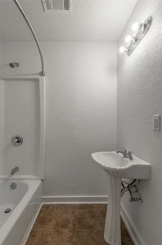 $1,000 | 7 A Hickory Lane, Huntsville, TX 77340