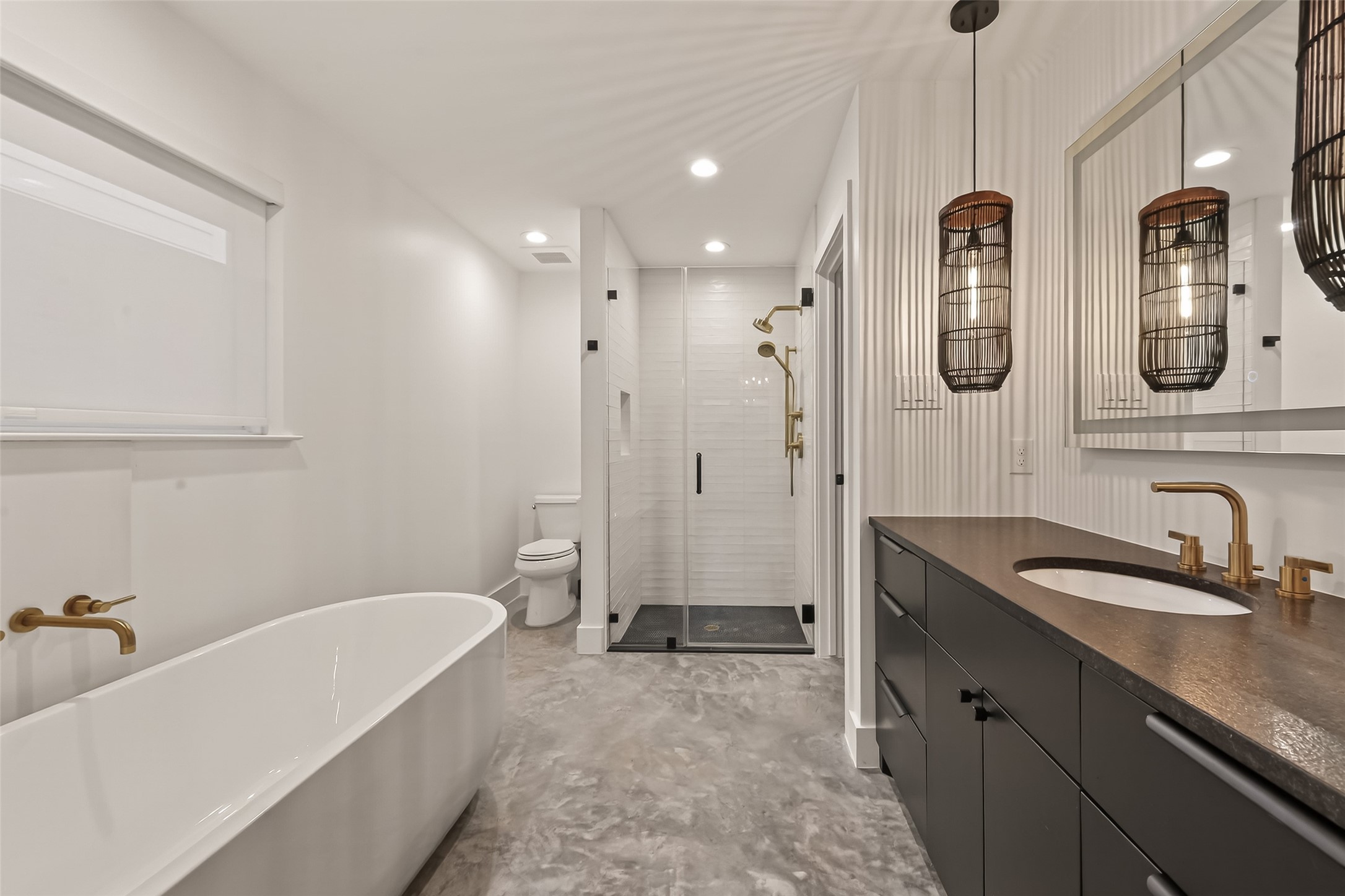 410 East 33rd Street Houston, TX 77018 - Photo 19 of 49 a bathroom with double vanity sinks a large mirror and a bathtub