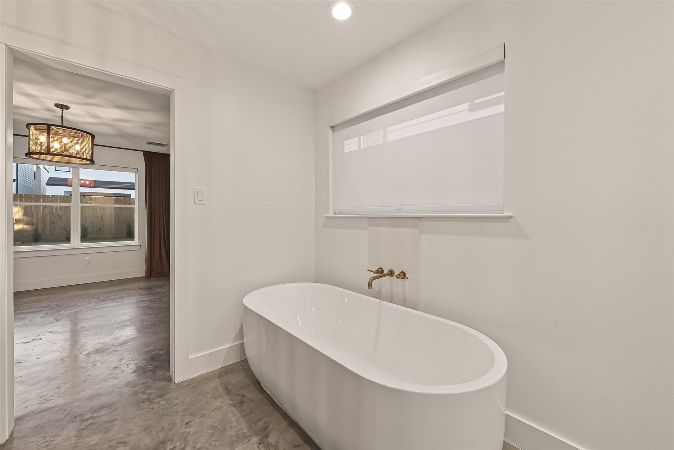 410 East 33rd Street Houston, TX 77018 - Photo 21 of 49 a white bath tub sitting next to a small white sink