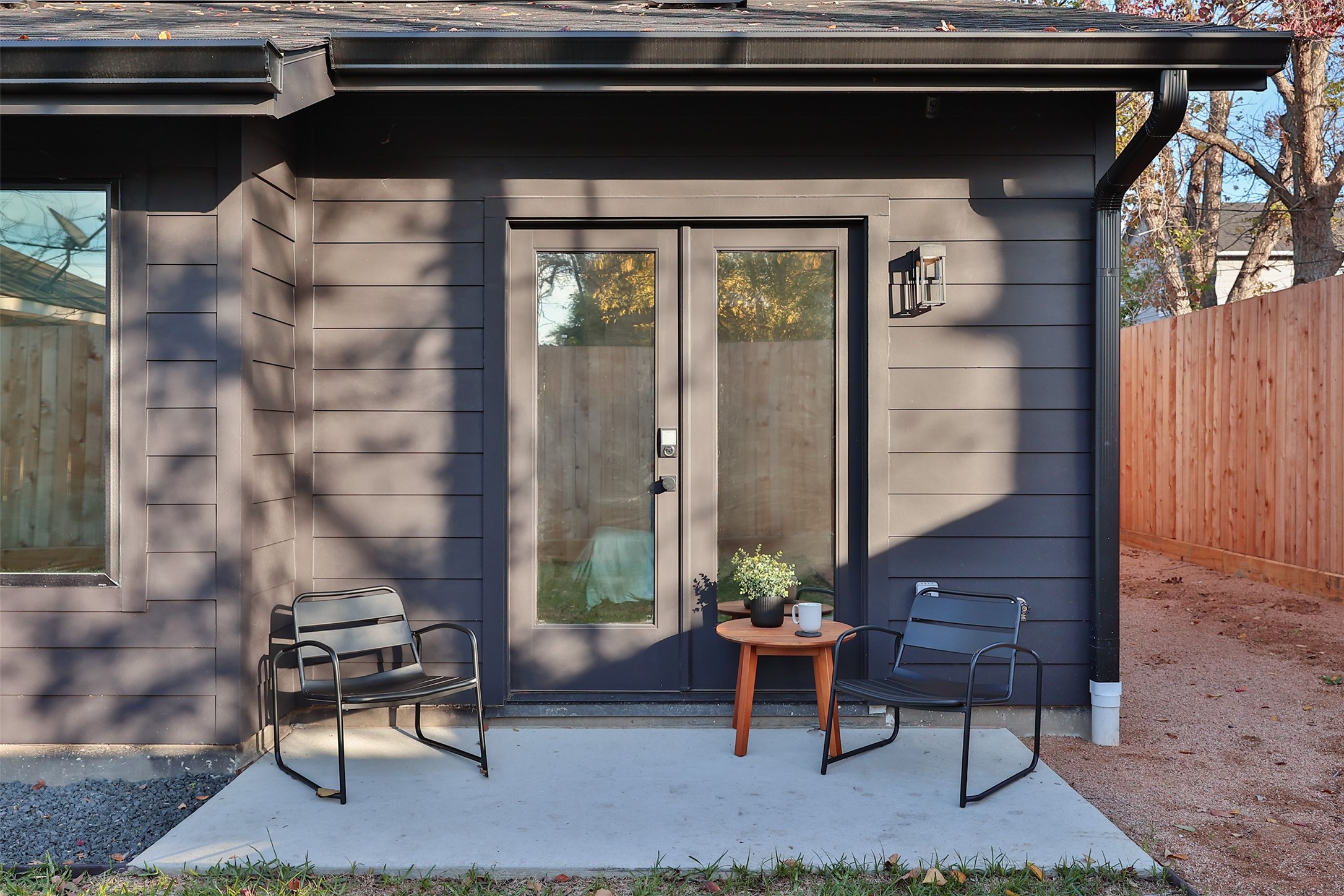 410 East 33rd Street Houston, TX 77018 - Photo 29 of 49 a living room with furniture and a fireplace
