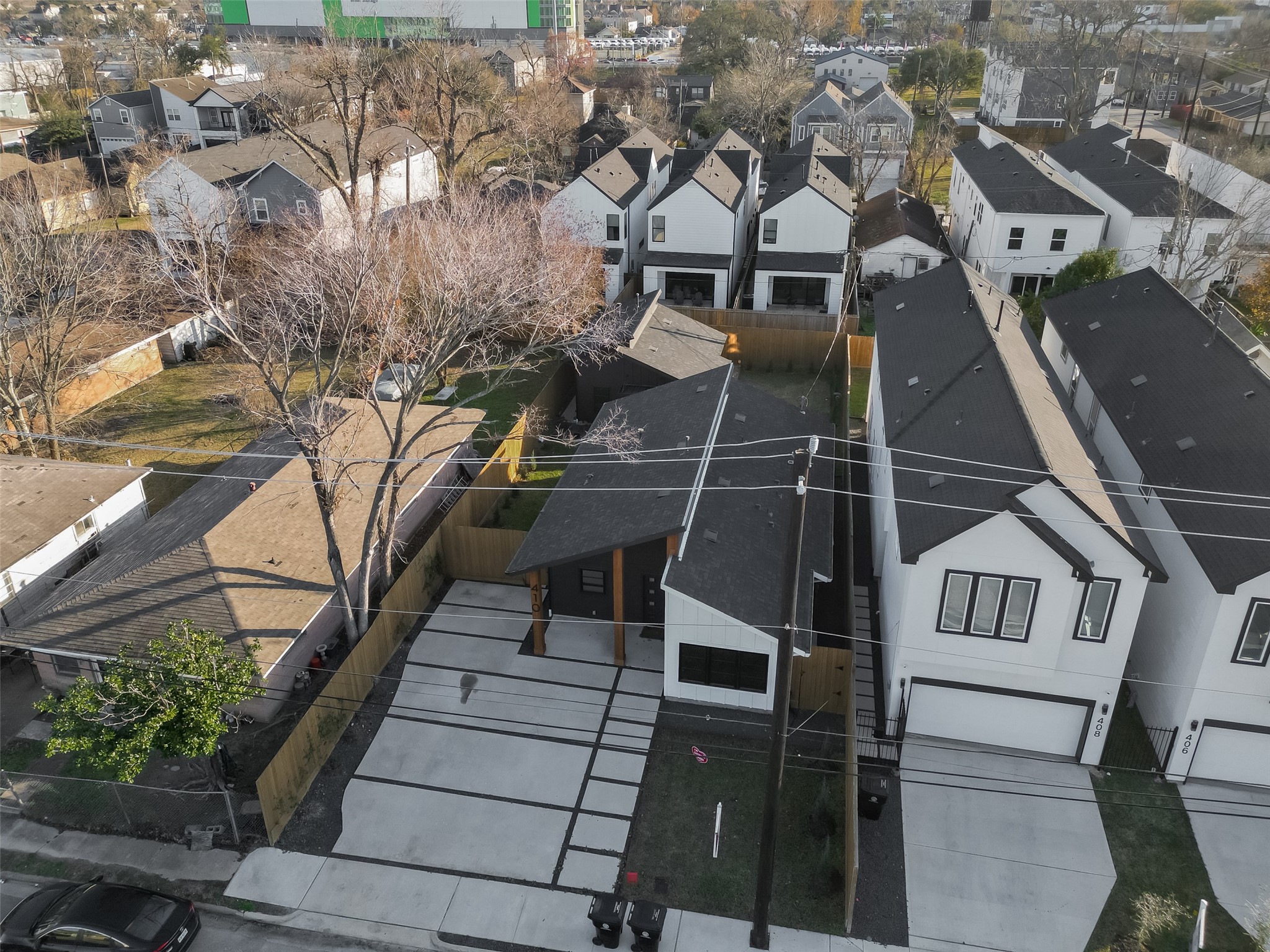 410 East 33rd Street Houston, TX 77018 - Photo 3 of 49 an aerial view of a house