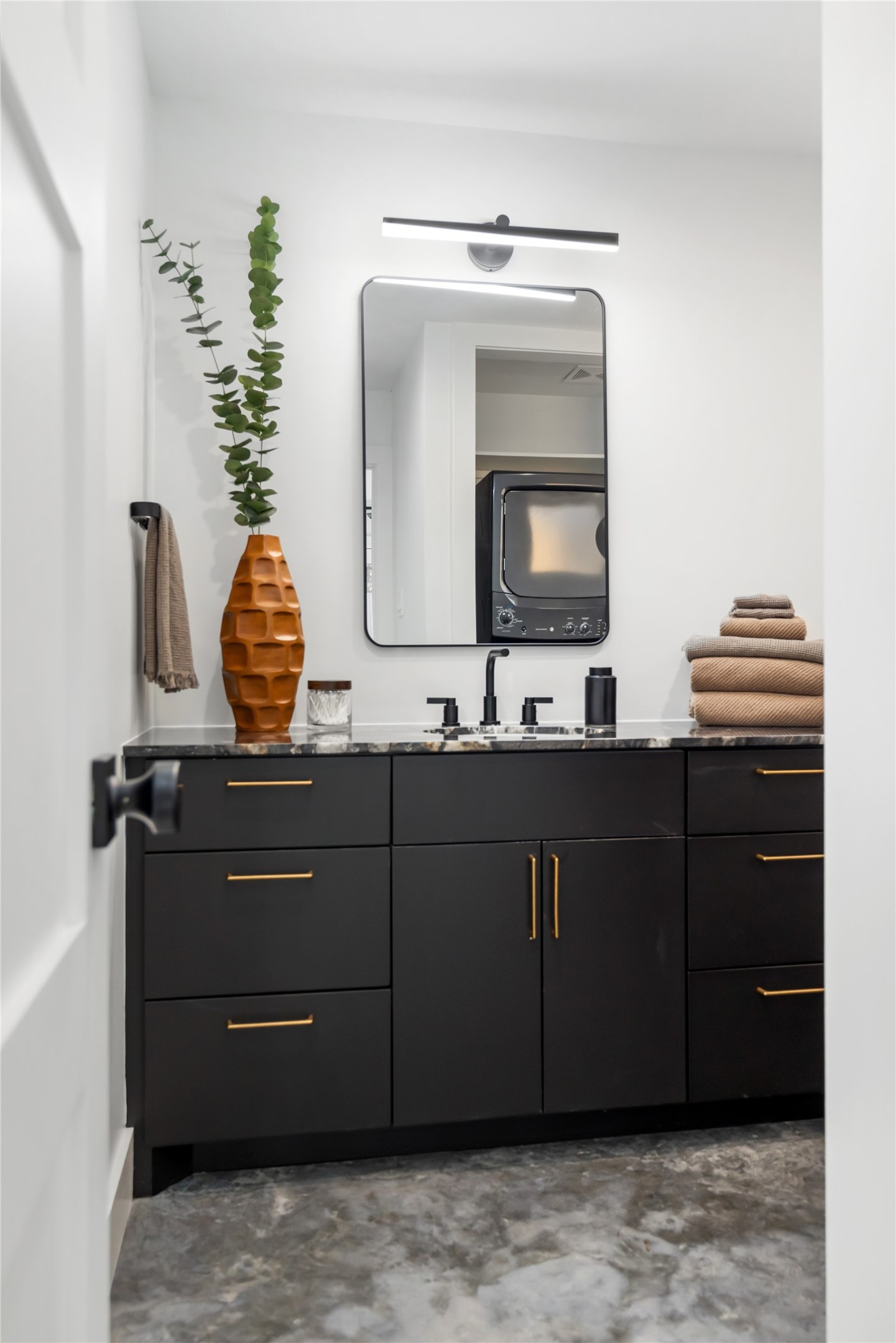 410 East 33rd Street Houston, TX 77018 - Photo 39 of 49 a bathroom with a sink vanity and mirror