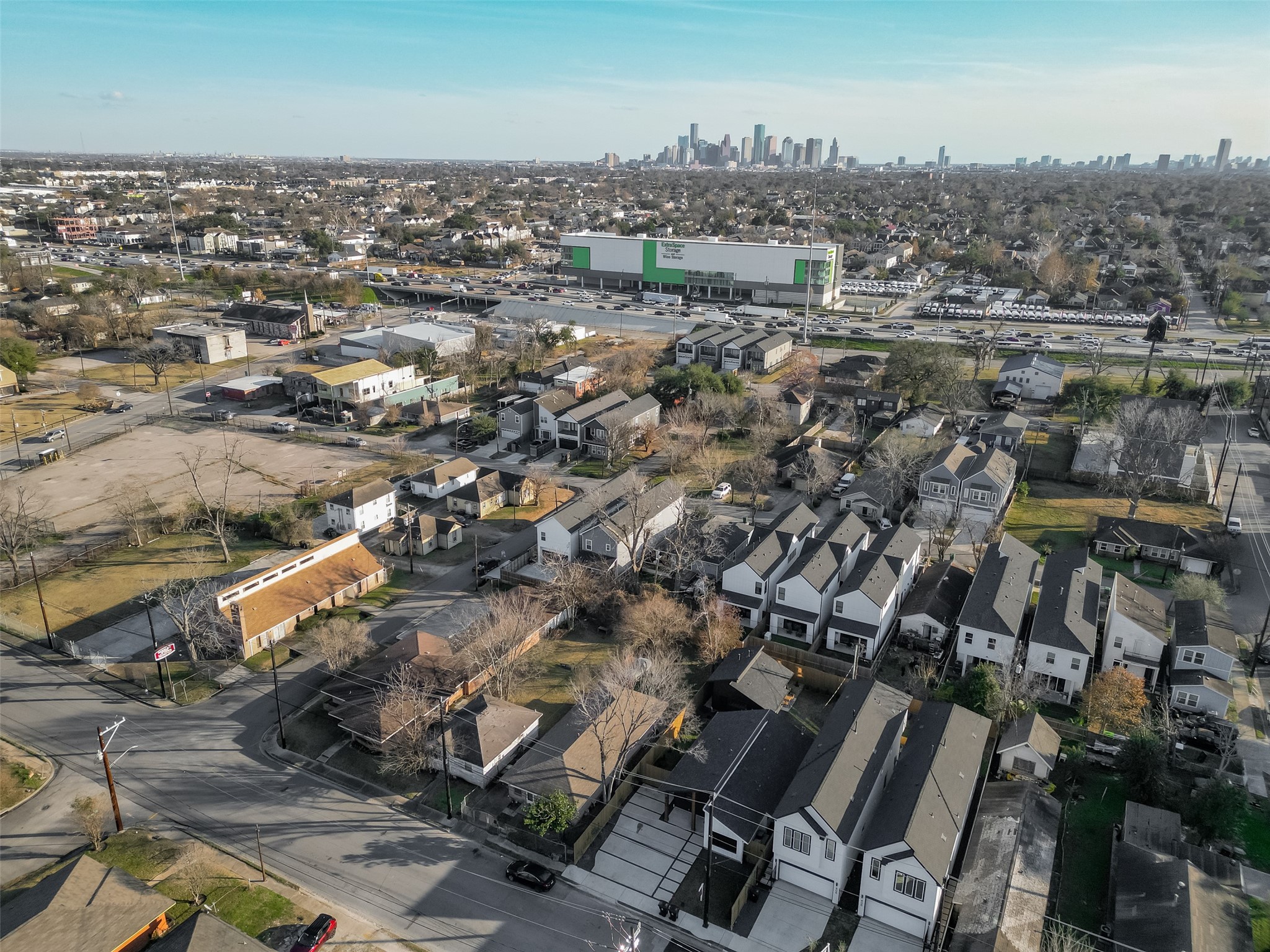 410 East 33rd Street Houston, TX 77018 - Photo 45 of 49 an aerial view of a city
