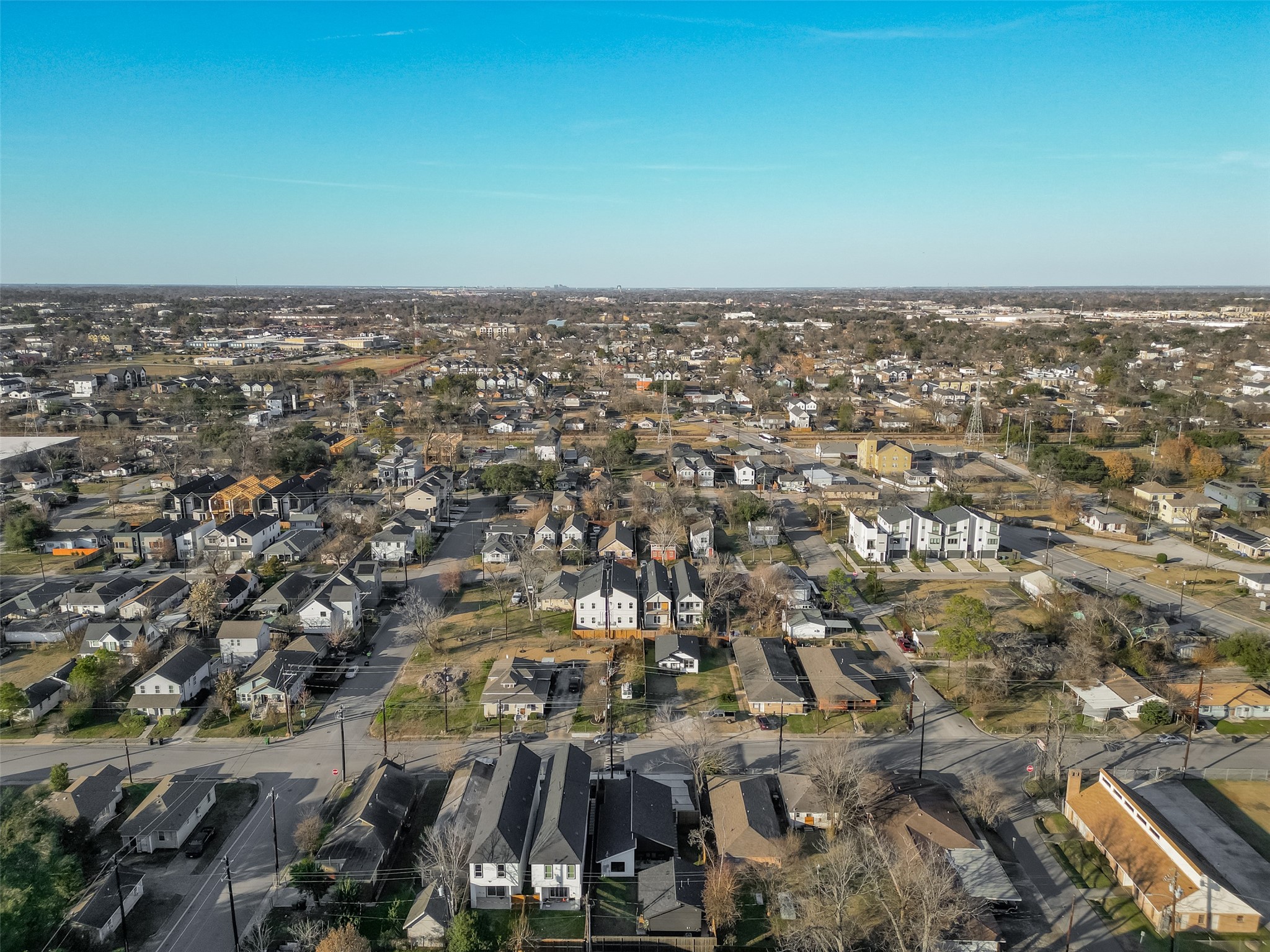 410 East 33rd Street Houston, TX 77018 - Photo 46 of 49 an aerial view of a city
