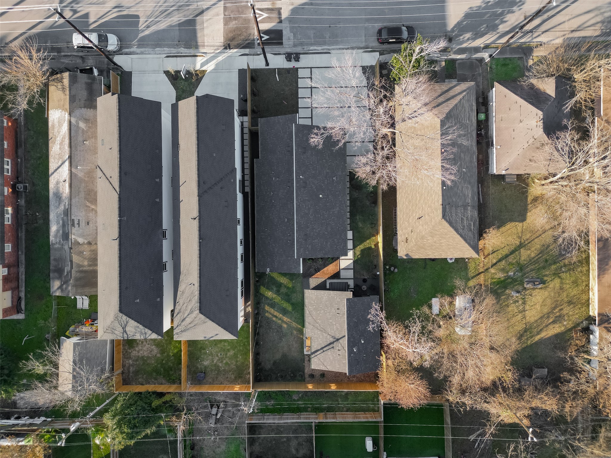 410 East 33rd Street Houston, TX 77018 - Photo 47 of 49 an aerial view of residential houses with outdoor space and street view