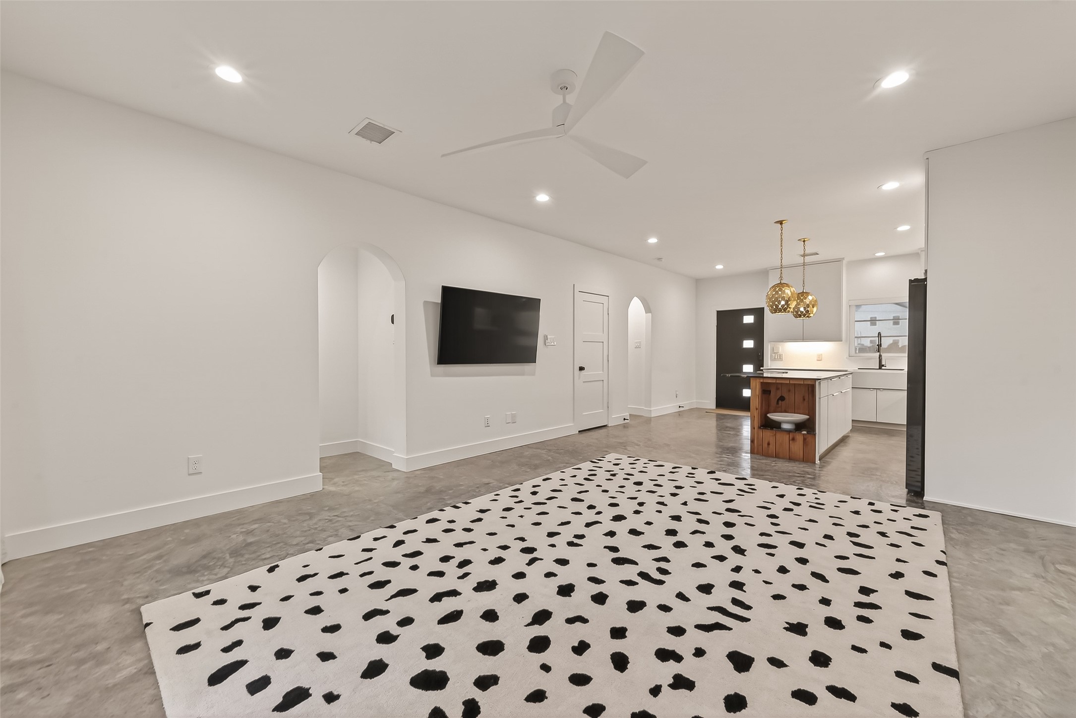 410 East 33rd Street Houston, TX 77018 - Photo 7 of 49 a living room with a black white checkered table
