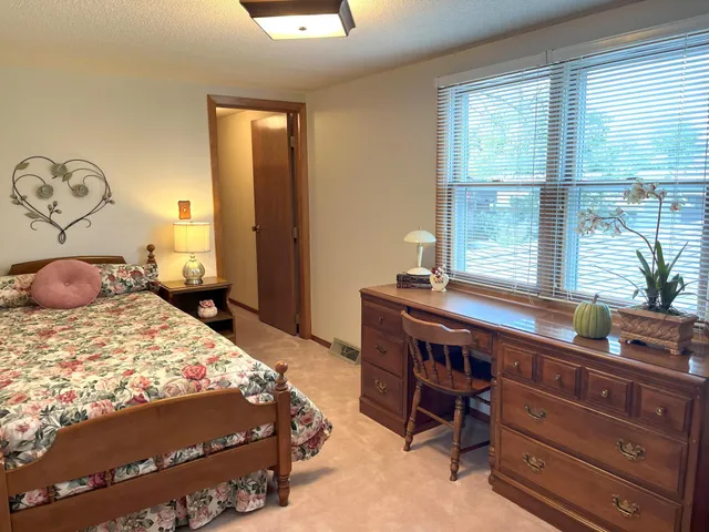 $267,000 | 944 South Hampton Street, Fairmont, MN 56031