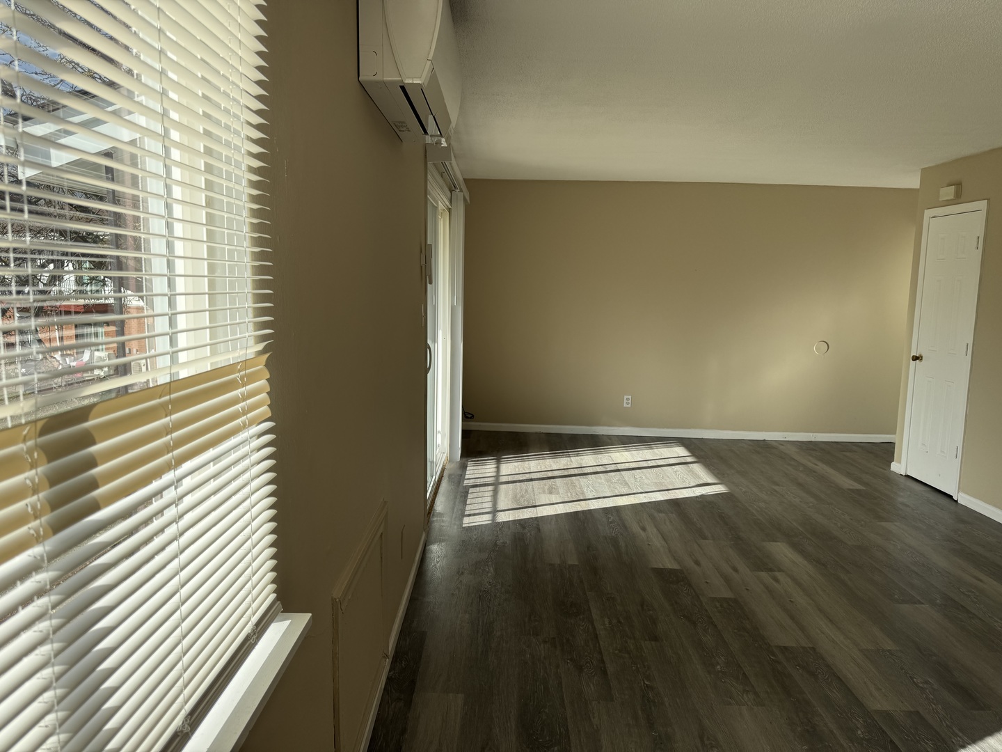 833 North Randall Road, Unit C4 Aurora, IL 60506 - Photo 7 of 8 Gallery Image 7