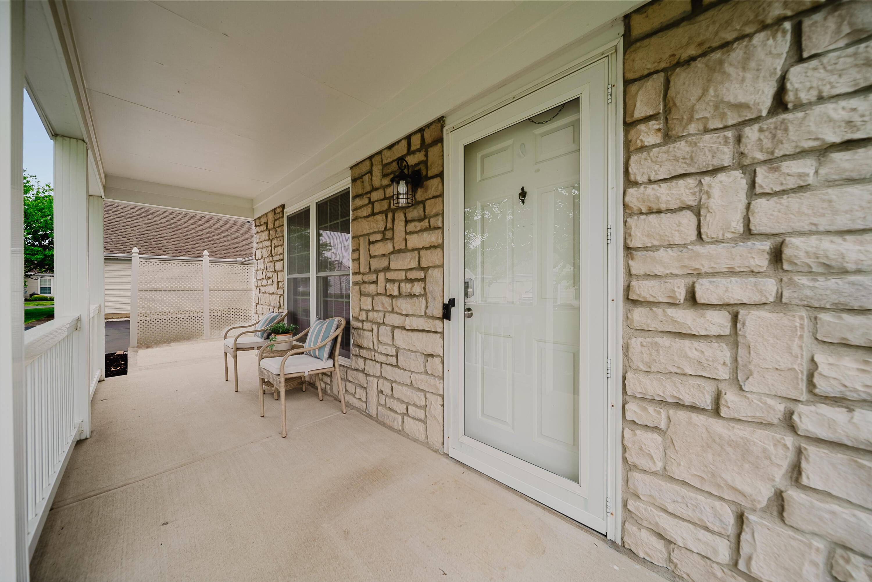 1237 Dunhurst Street Circleville, OH 43113 - Photo 6 of 39 Porch