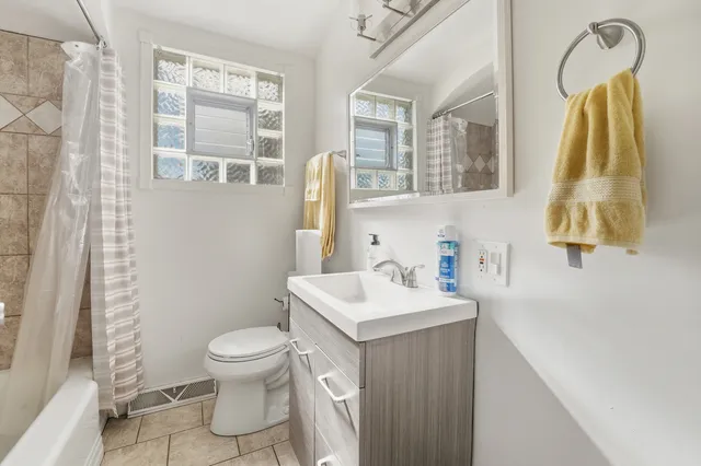 $260,000 | 3043 96th Place, Evergreen Park, IL 60805