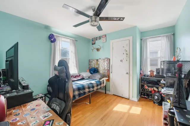 $260,000 | 3043 96th Place, Evergreen Park, IL 60805