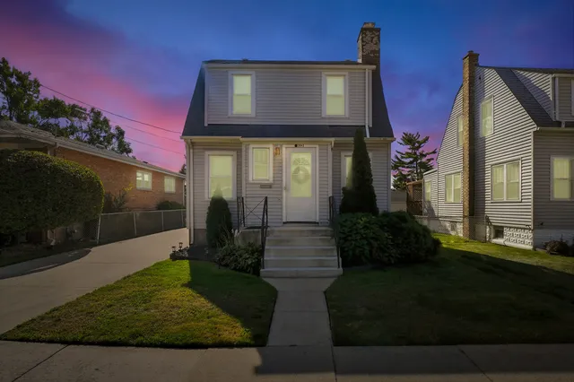 $260,000 | 3043 96th Place, Evergreen Park, IL 60805