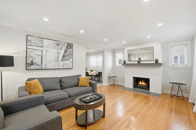 $260,000 | 3043 96th Place, Evergreen Park, IL 60805