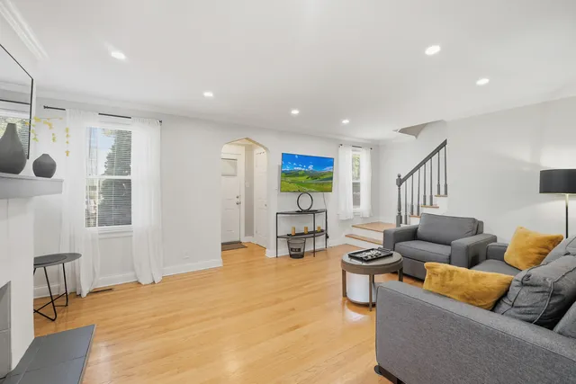 $260,000 | 3043 96th Place, Evergreen Park, IL 60805